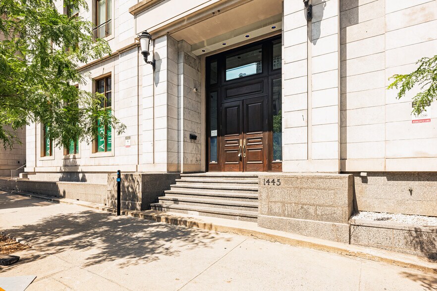 1200 Boul De Maisonneuve O, Montréal, QC à vendre - Photo de l’immeuble – Image 3 sur 5