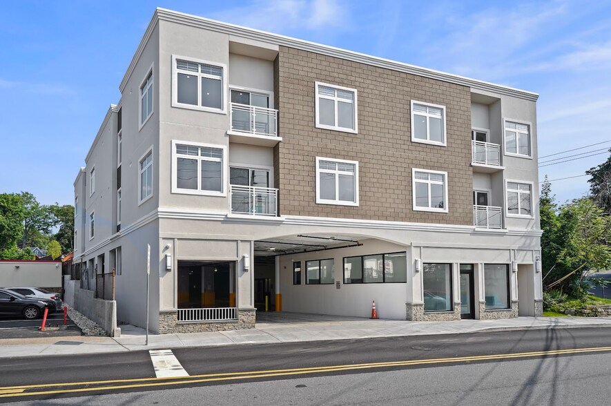 70 Croton Ave, Ossining, NY à louer - Photo de l’immeuble – Image 2 sur 2
