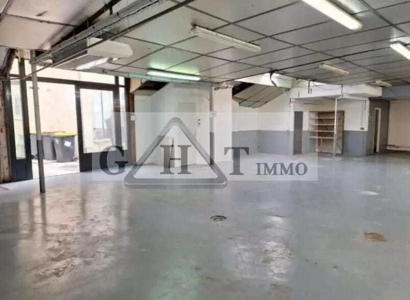 Industriel/Logistique dans Saint-Maur-des-Fossés à vendre - Photo de l’immeuble – Image 3 sur 4