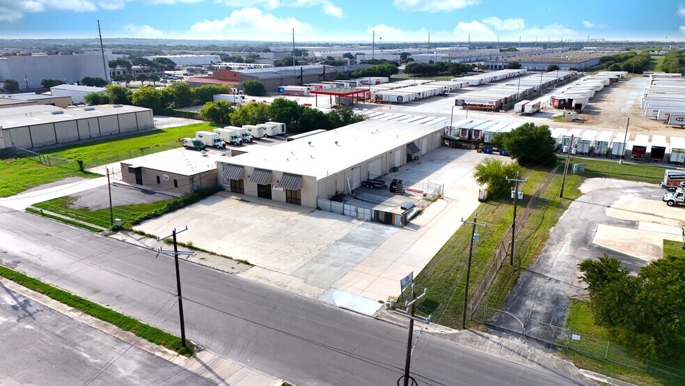 4896-4900 Center Park Blvd, San Antonio, TX à vendre - Photo de l’immeuble – Image 2 sur 13