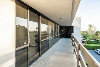 1600 E 4th St, Santa Ana, CA à louer Photo intérieure– Image 2 sur 12