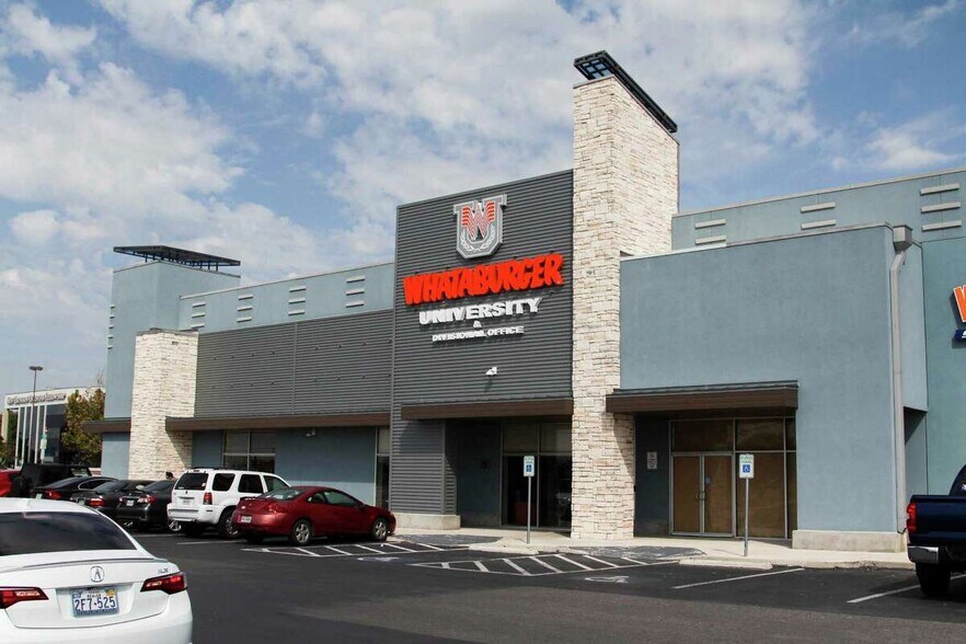 8480-8680 Fourwinds Dr, San Antonio, TX à louer - Photo de l’immeuble – Image 2 sur 16