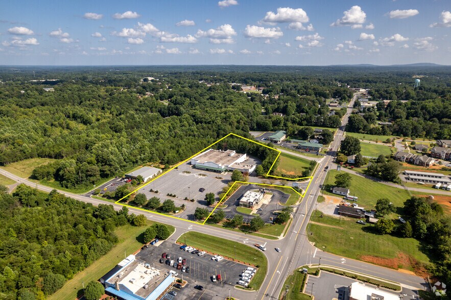 3027-3035 Centennial Blvd, Claremont, NC à louer - Photo principale – Image 1 sur 50