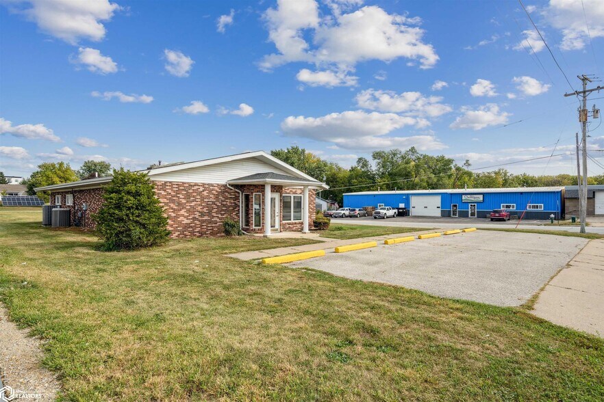 3031 Flint Hills Dr, Burlington, IA à vendre - Photo de l’immeuble – Image 2 sur 26