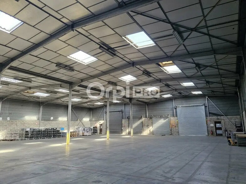 Bureau dans Vaulx-en-Velin à louer - Photo intérieure – Image 1 sur 9