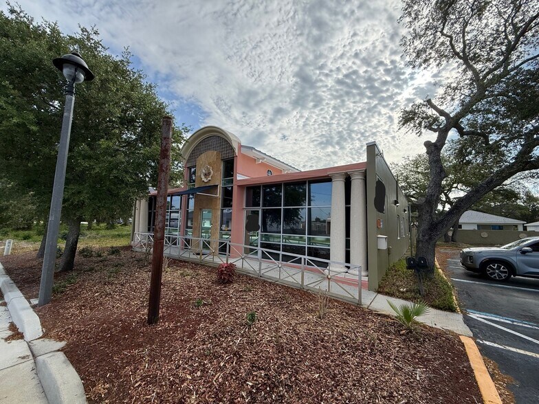 415 S Babcock St, Melbourne, FL à louer - Photo principale – Image 1 sur 8