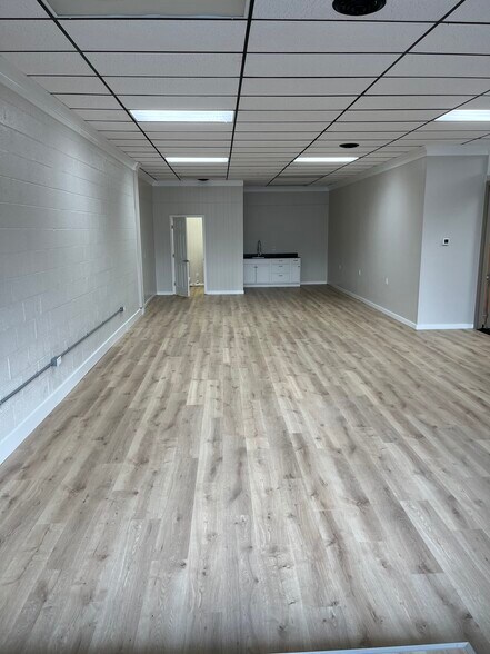 2107 Whitesburg Dr SE, Huntsville, AL à louer - Photo de l’immeuble – Image 2 sur 7