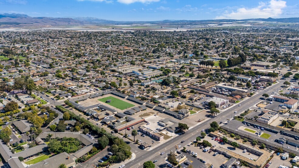1330 N Broadway, Santa Maria, CA à vendre - Photo de l’immeuble – Image 3 sur 5