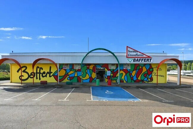 Plus de détails pour Local commercial à vendre