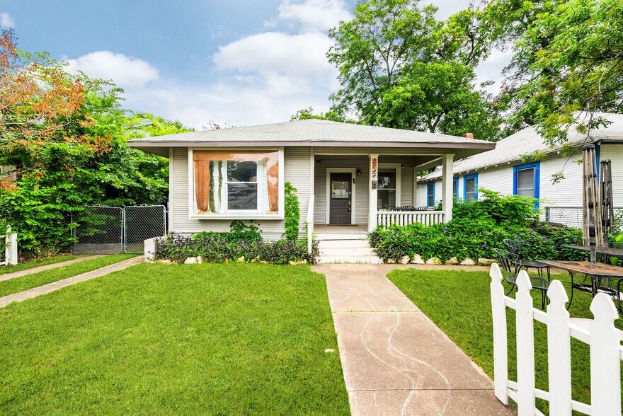 2032 E Cesar Chavez St, Austin, TX à vendre - Photo de l’immeuble – Image 2 sur 25