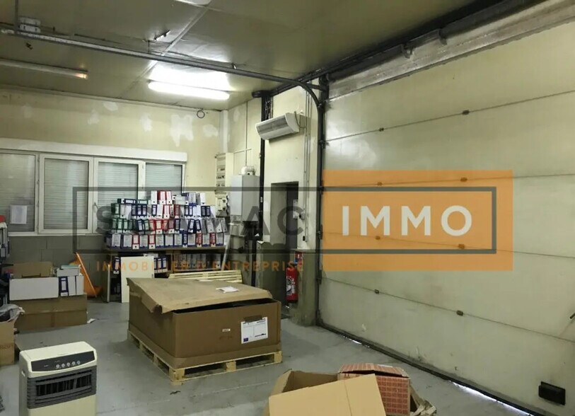 Local d'activités dans Quincy-Voisins à vendre - Photo de l’immeuble – Image 1 sur 12