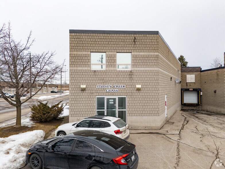504 Kenora Ave, Hamilton, ON à louer - Photo principale – Image 1 sur 3