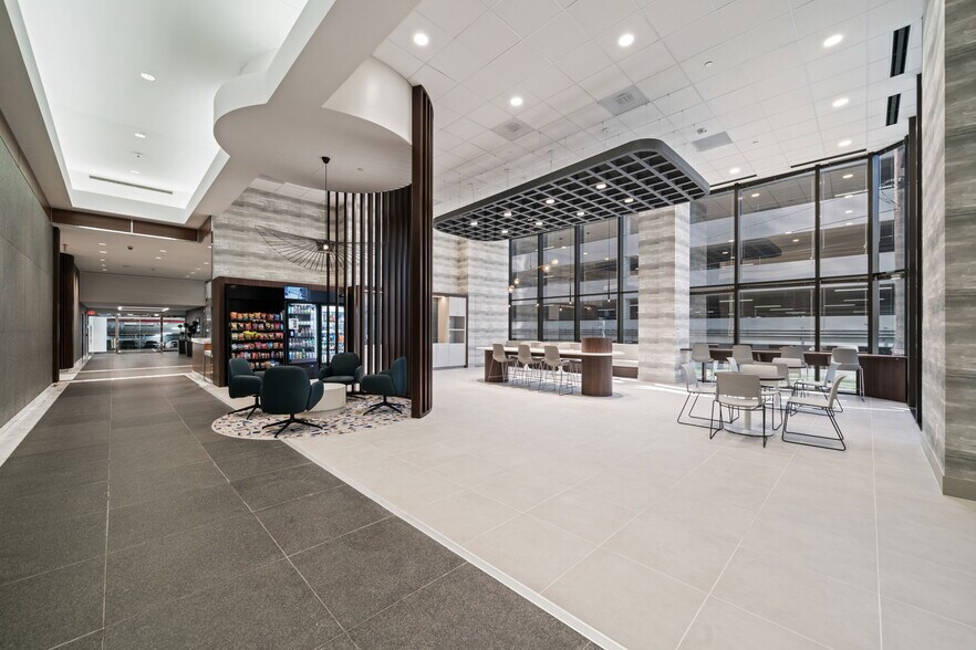 3555 Timmons Ln, Houston, TX à louer - Photo intérieure – Image 3 sur 12