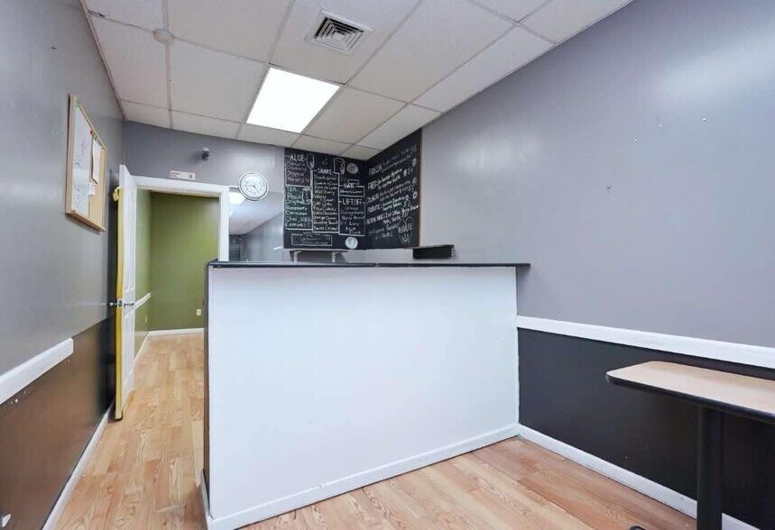1090 Castleton Ave, Staten Island, NY à louer - Photo de l’immeuble – Image 3 sur 5