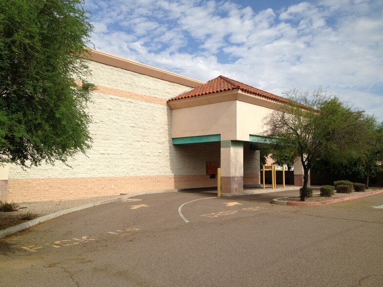 1560 E Elliot Rd, Gilbert, AZ à louer - Photo de l’immeuble – Image 2 sur 7