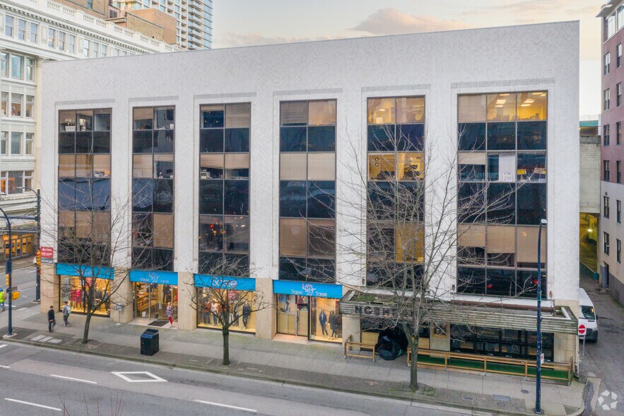 698 Seymour St, Vancouver, BC à louer - Photo de l’immeuble – Image 2 sur 8