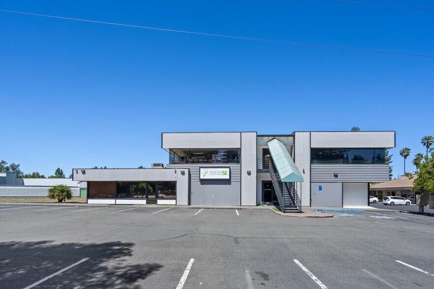 6640 Redwood Dr, Rohnert Park, CA à vendre - Photo de l’immeuble – Image 3 sur 46