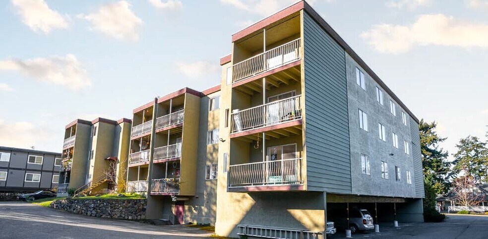 1037 Wychbury Av, Victoria, BC à vendre - Photo de l’immeuble – Image 3 sur 7