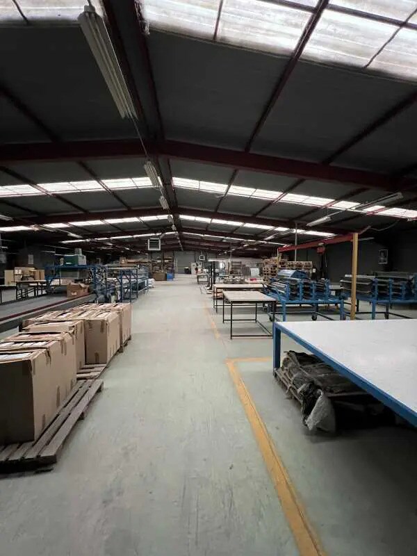 Industriel/Logistique dans Neuilly-en-Thelle à vendre Photo de l’immeuble– Image 1 sur 10