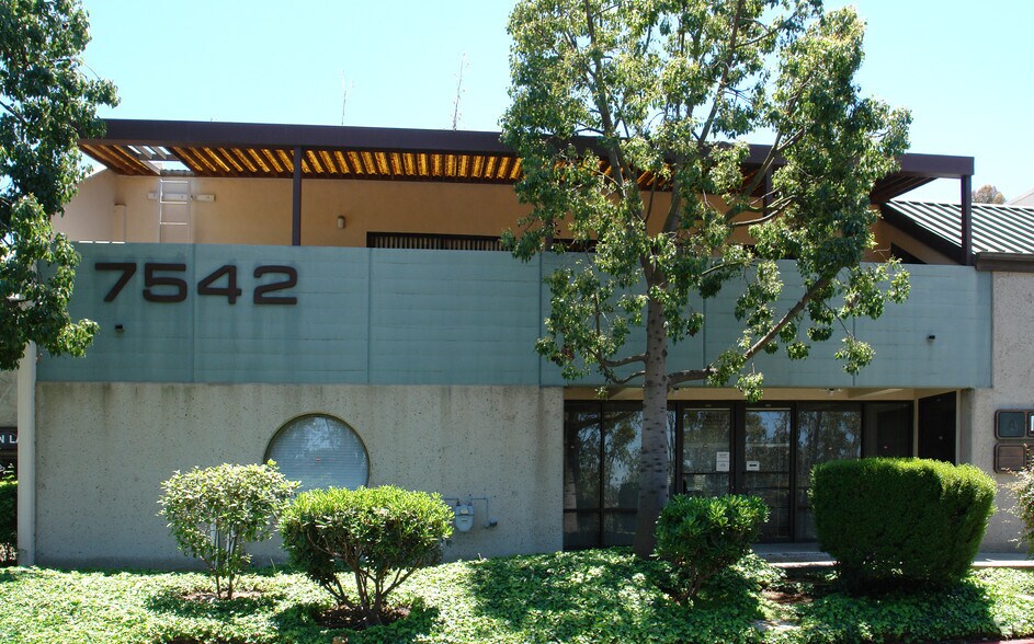 7542 Trade St, San Diego, CA à louer - Photo de l’immeuble – Image 2 sur 25