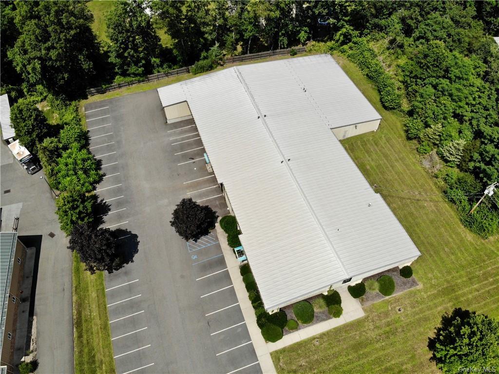 136 Bracken Rd, Montgomery, NY à louer Photo de l’immeuble– Image 1 sur 10