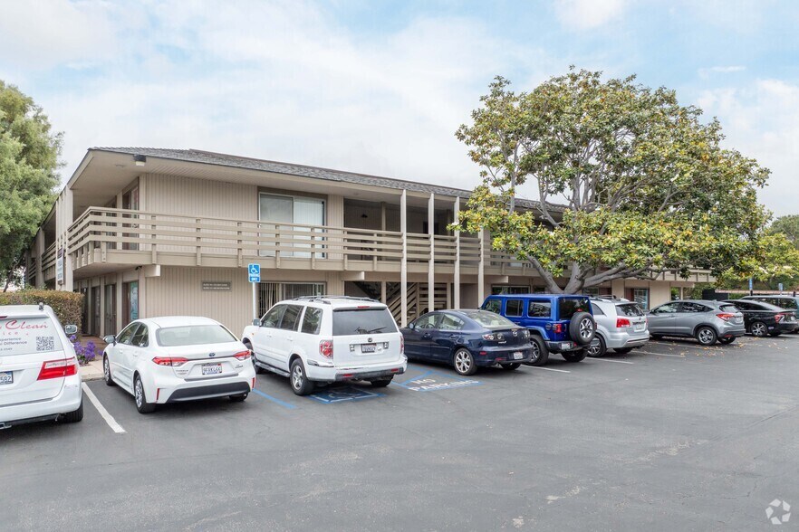 5276 Hollister Ave, Santa Barbara, CA à louer - Photo de l’immeuble – Image 2 sur 4