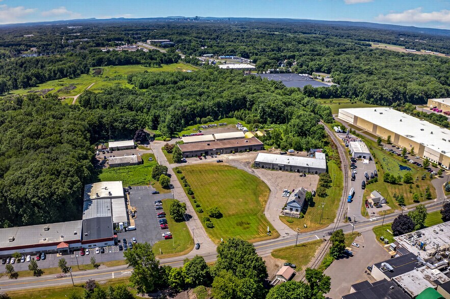 34 Patria Rd, South Windsor, CT à louer - Photo de l’immeuble – Image 3 sur 20