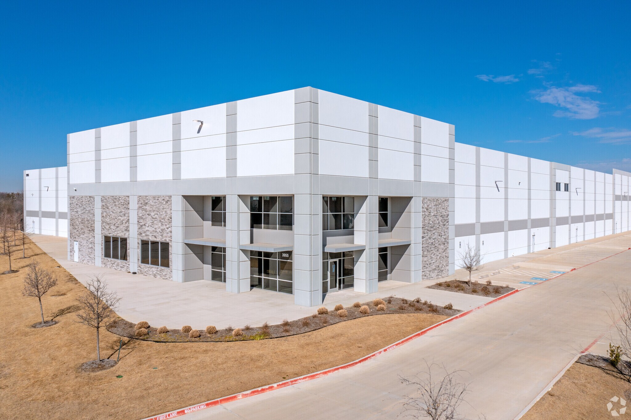 3955 Interstate 30, Grand Prairie, TX à louer Photo de l’immeuble– Image 1 sur 8