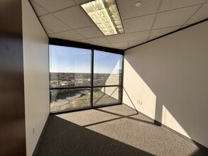 5720 Lyndon B Johnson Fwy, Dallas, TX à louer Photo intérieure– Image 2 sur 11