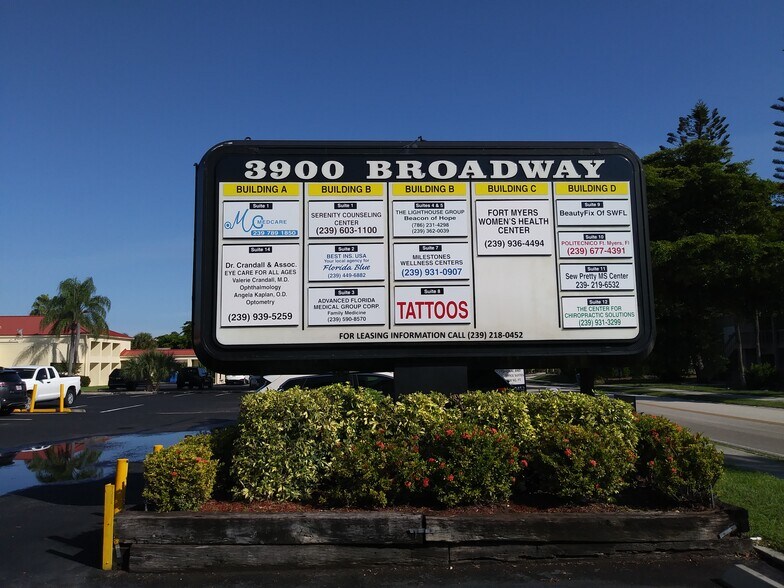3900 Broadway, Fort Myers, FL à vendre - Photo de l’immeuble – Image 3 sur 27