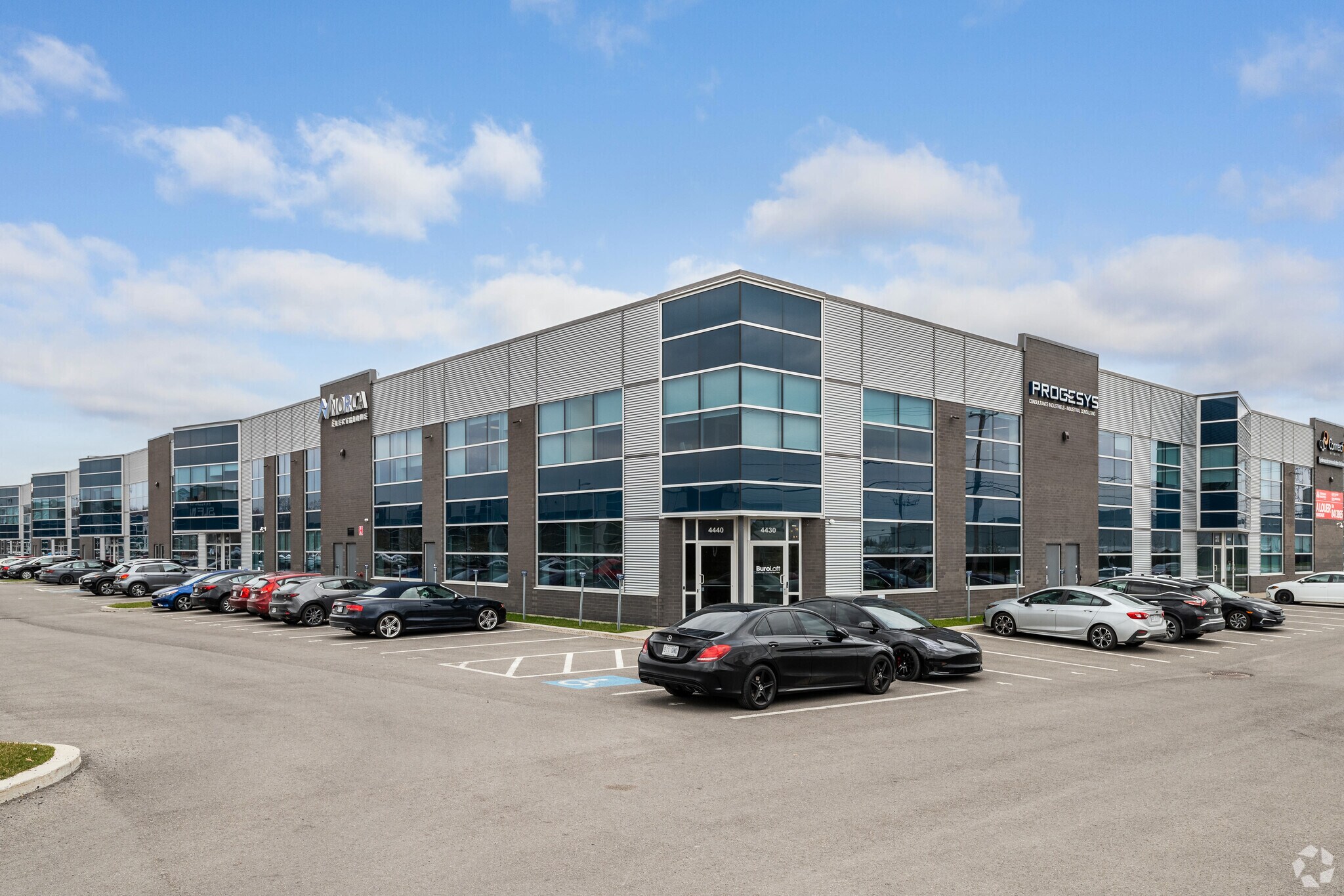 4400-4500 Rue Garand, Laval, QC à louer Photo principale– Image 1 sur 9