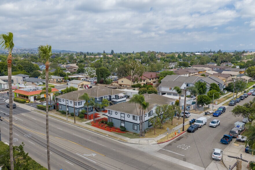 875 N Olive St, Orange, CA à vendre - Photo de l’immeuble – Image 3 sur 38