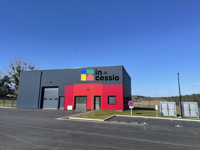 Plus de détails pour Local d’activités à vendre