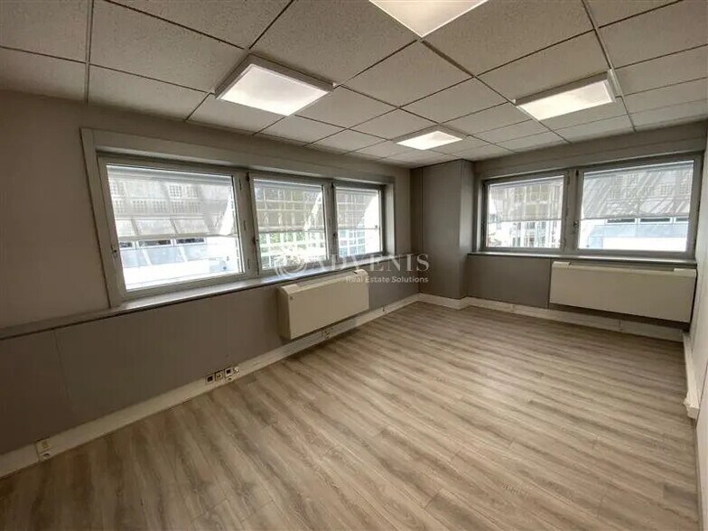 Bureau dans Tremblay-en-France à louer - Photo de l’immeuble – Image 3 sur 9