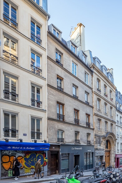 Immeuble residentiel dans Paris à vendre - Photo principale – Image 1 sur 1