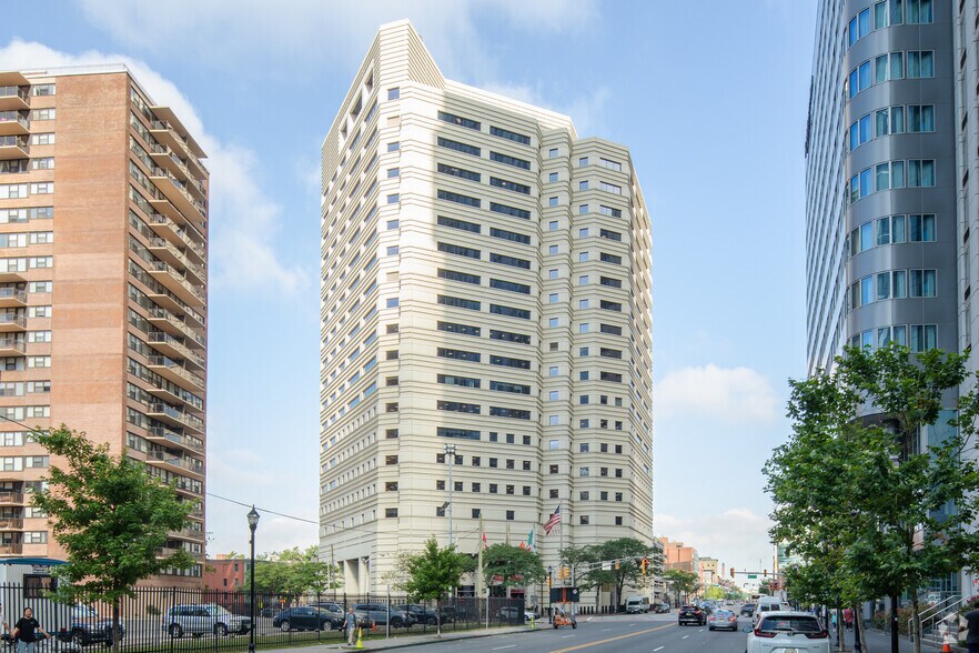 95 Christopher Columbus Dr, Jersey City, NJ à louer - Photo de l’immeuble – Image 2 sur 11