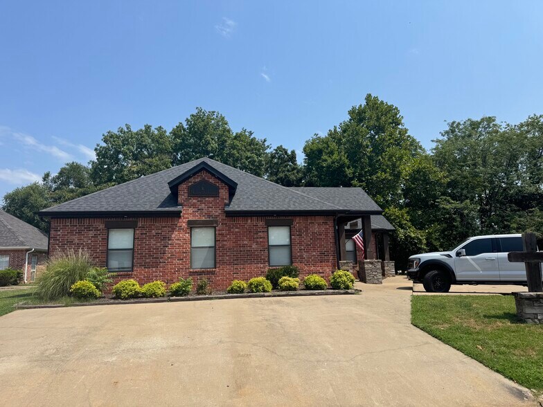 1830 Shelby Ln, Fayetteville, AR à vendre - Photo de l’immeuble – Image 2 sur 13