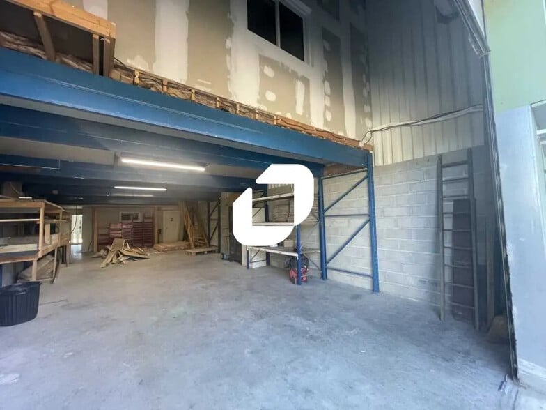 Bureau dans SAINT-JEAN-D'ILLAC à louer - Photo intérieure – Image 3 sur 8