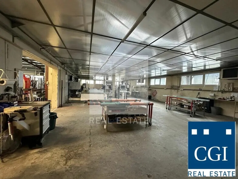 Local d'activités dans Fontaine à vendre - Photo intérieure – Image 3 sur 12