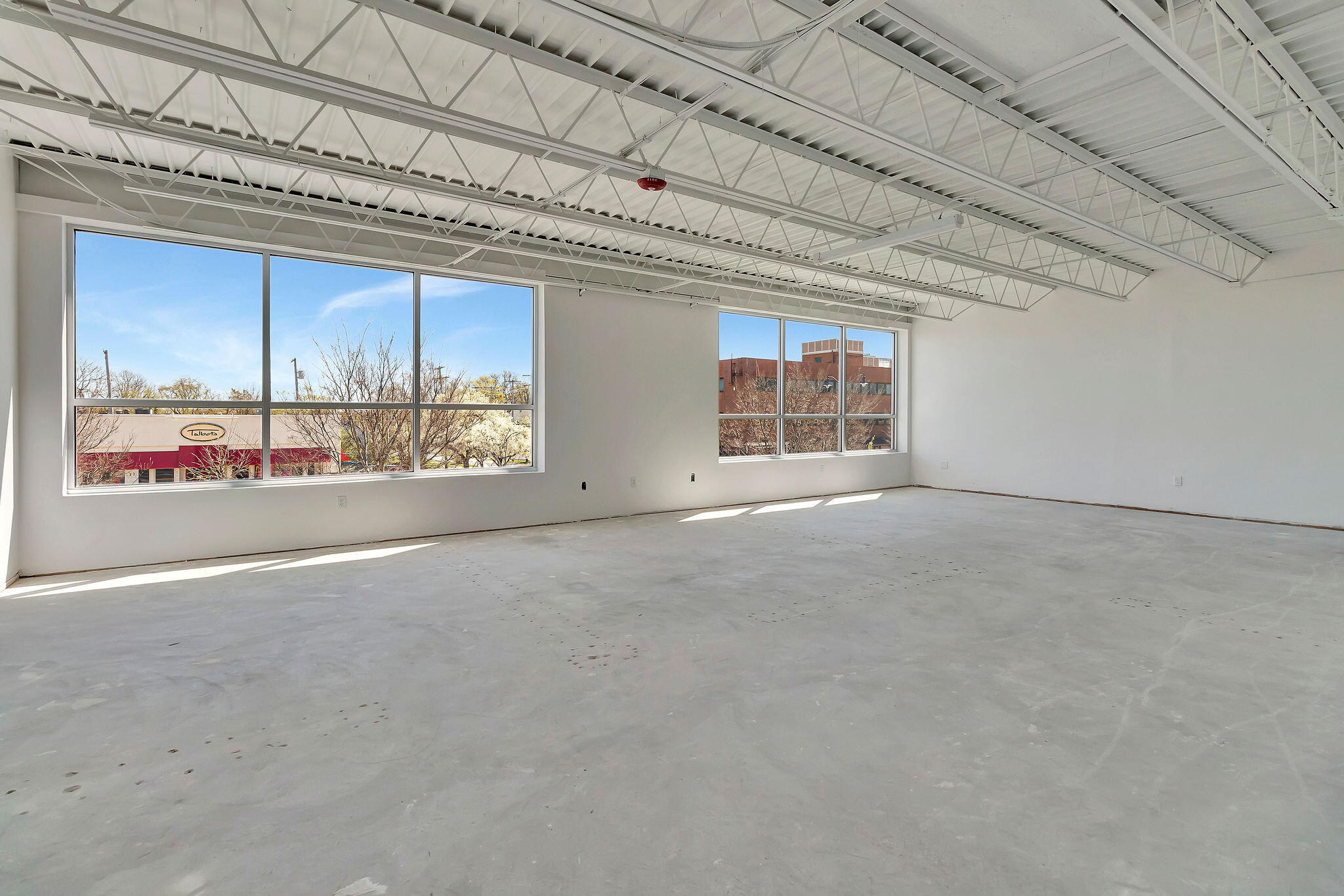 2533-2537 Far Hills Ave, Oakwood, OH à louer Photo de l’immeuble– Image 1 sur 9