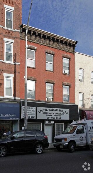 634 Newark Ave, Jersey City, NJ à louer - Photo principale – Image 1 sur 2
