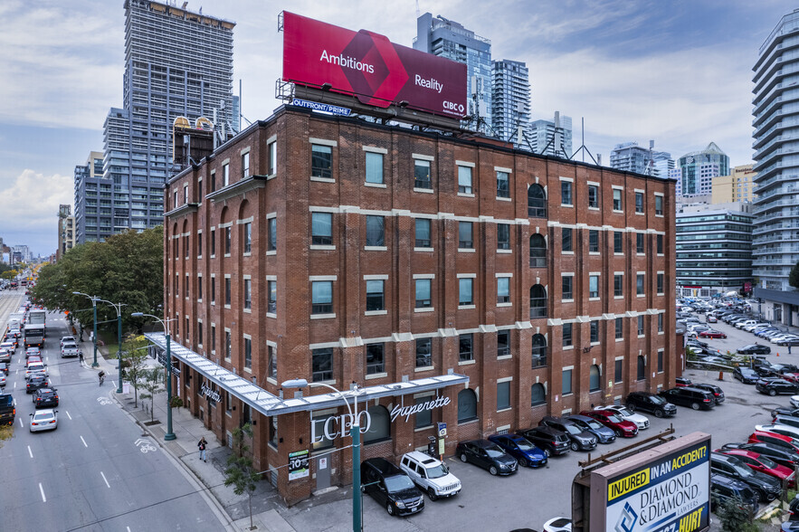49 Spadina Ave, Toronto, ON à louer - Photo de l’immeuble – Image 2 sur 12