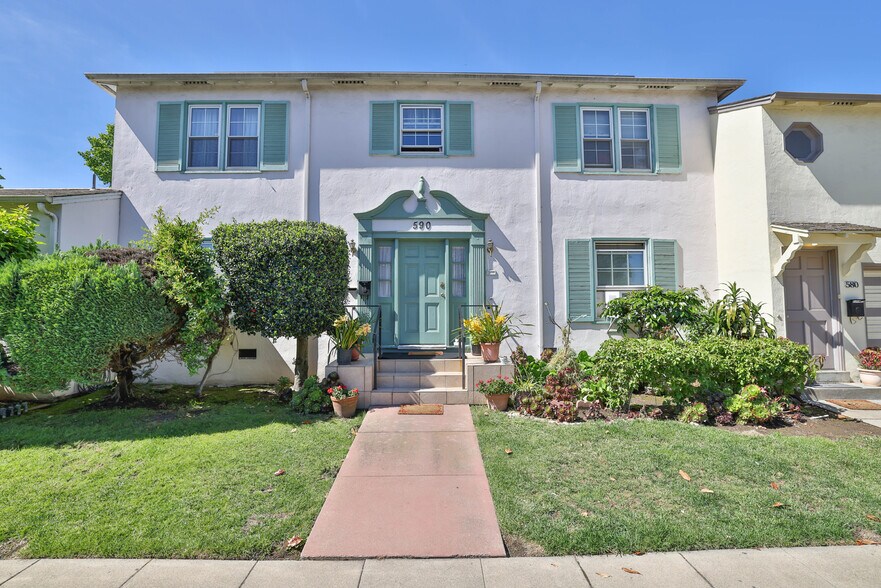 580 Chestnut St, San Carlos, CA à vendre - Photo de l’immeuble – Image 2 sur 11