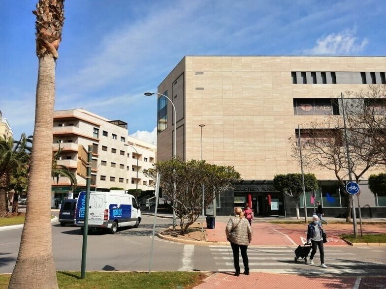 Bureau dans El Ejido, Almería à louer - Photo de l’immeuble – Image 3 sur 13
