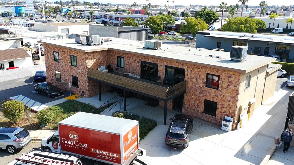 7667 Vickers St, San Diego, CA à vendre - Photo de l’immeuble – Image 3 sur 24