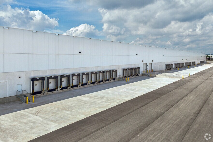 9001 B Hwy 50, Vaughan, ON à louer - Photo de l’immeuble – Image 2 sur 3