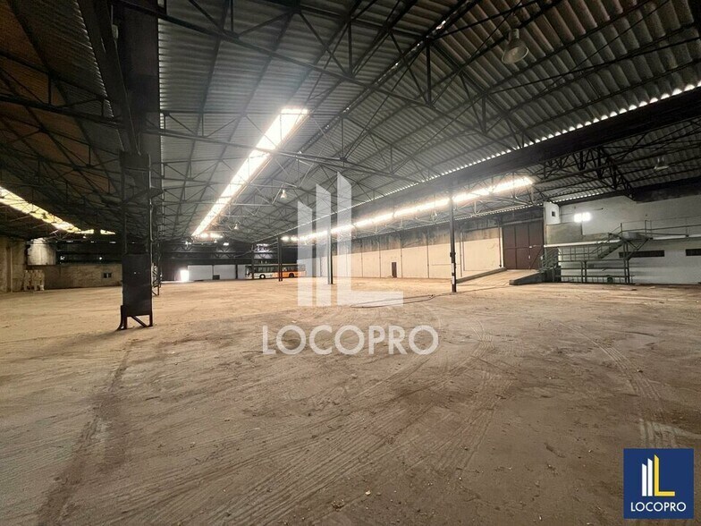 Local d’activités dans La Trinité à louer - Photo de l’immeuble – Image 2 sur 6