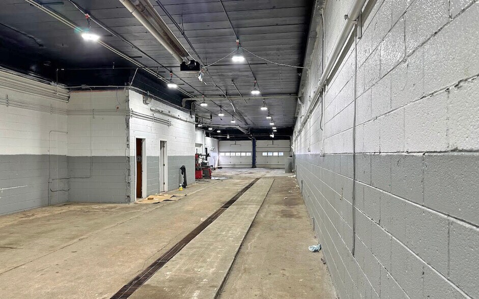 22855 Orchard Lake Rd, Farmington, MI à louer - Photo intérieure – Image 3 sur 7