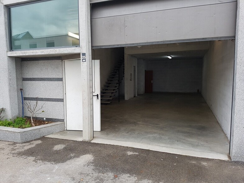 388 Avenue Charles De Gaulle, Vénissieux à louer - Photo de l’immeuble – Image 2 sur 3