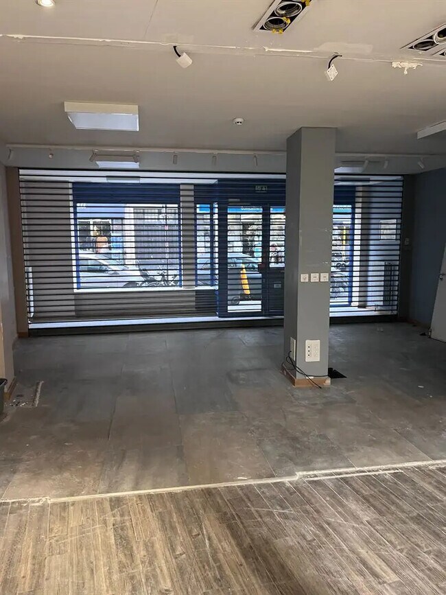 Plus de détails pour Local commercial à louer